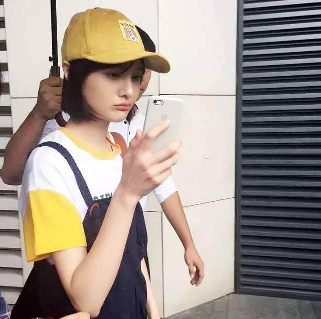 短发女神_郑爽短发造型_女明星个性短发图片大全