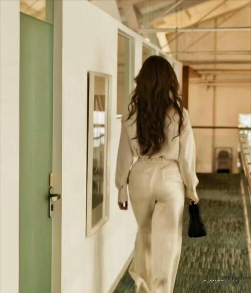 女明星臀部线条背后的硬核生意经：从自律到核心资产的财富密码