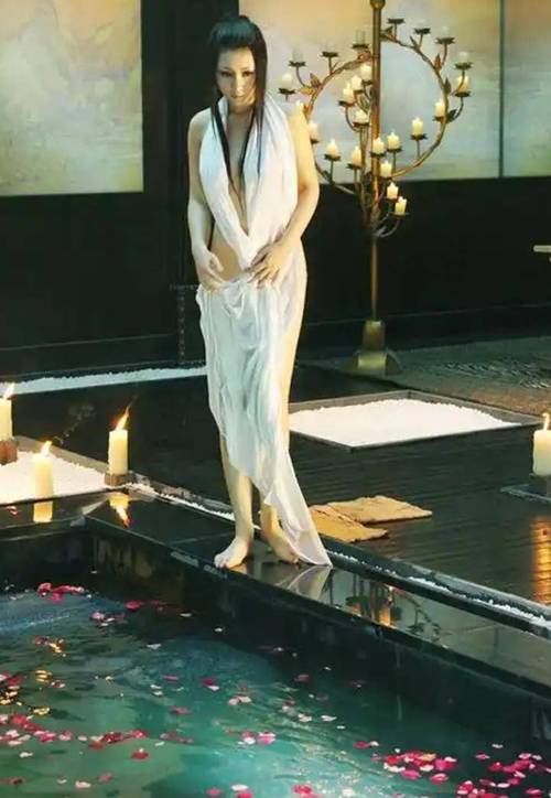 “女明星裸照”泛滥：比起猎奇，不如追问谁在背后牟利