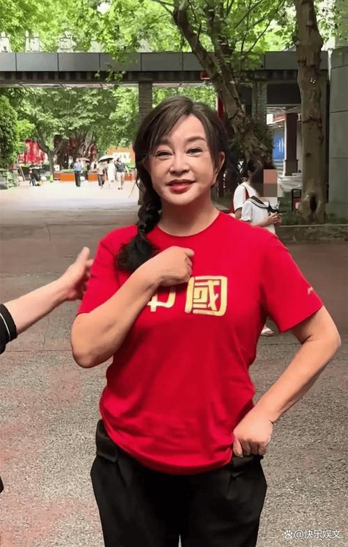 女明星税务风波背后：钱难赚，穿衣更得小心翼翼