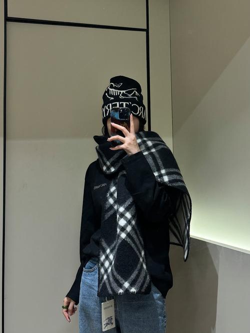 明星burberry围巾搭配_女明星burberry围巾_明星大牌围巾