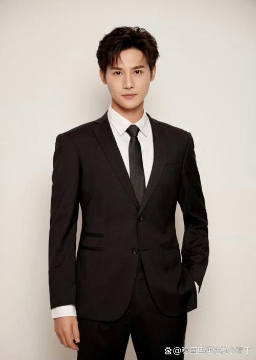 娱乐圈最新爆料： 在内鱼发展过一段时间的ww男星他工作上得陇望