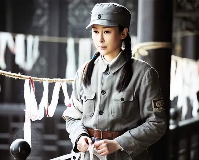 当过兵的女明星_影视剧女兵形象_医美网红脸
