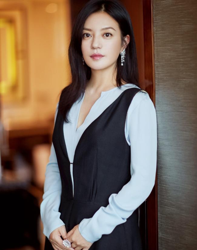 赵薇投资做生意被封杀_赵薇现在还在娱乐圈吗_赵薇转型投资做生意