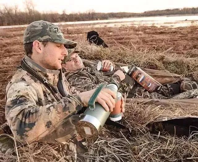 明星同款水杯热点,_Stanley水杯流行趋势_大容量保温杯市场分析