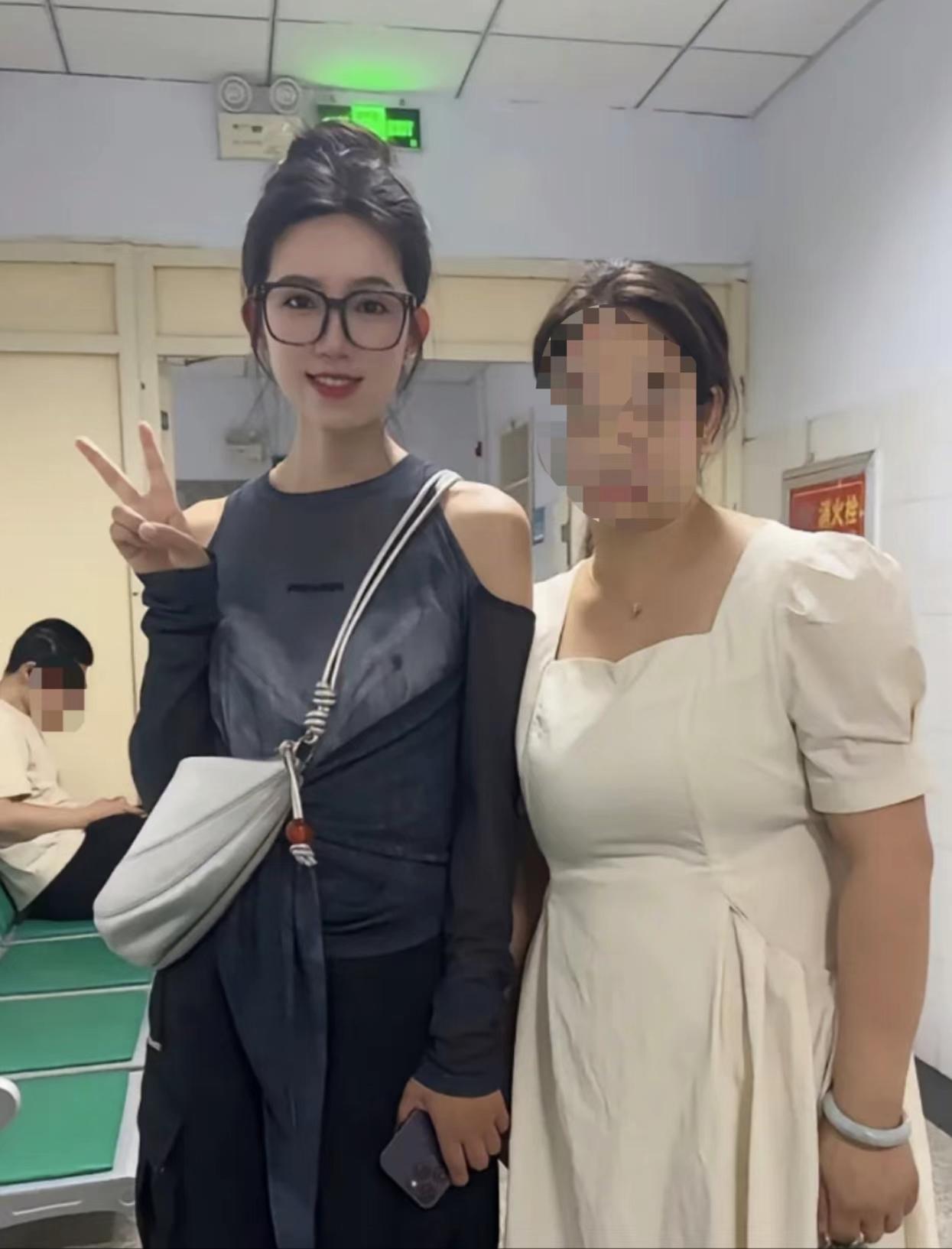 麦小登私下形象曝光事件_网红真实形象与假人设_网红麦小登黑料,