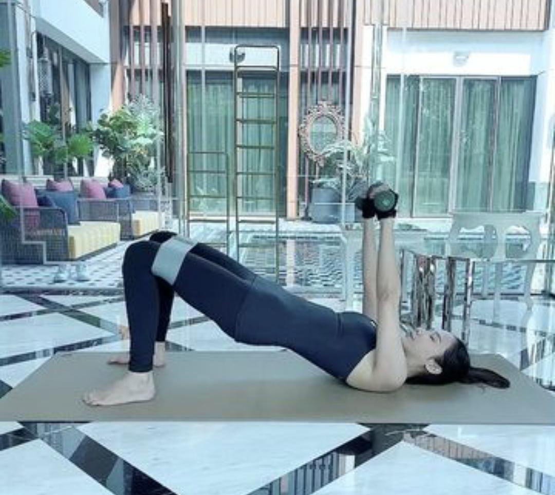 泰国女明星aom_泰国性感女星Aump_帕德容琶·砂楚