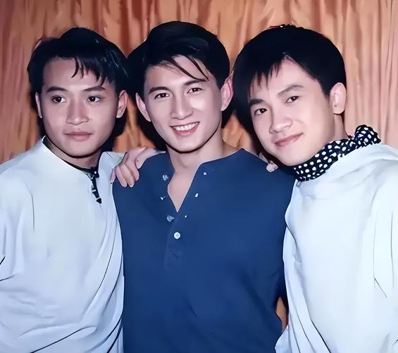 娱乐圈的年龄梗_娱乐圈虚报年龄_娱乐圈谎报年龄